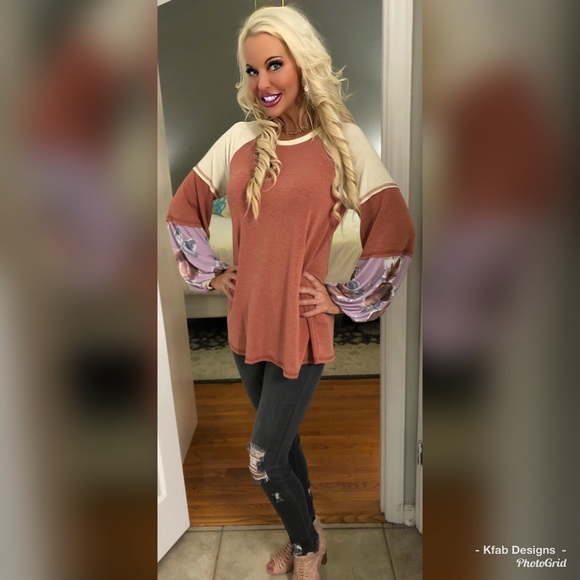 🥰LAST 1! Color Block Bubble Sleeve Tunic! 💐 - Picture 6 of 8